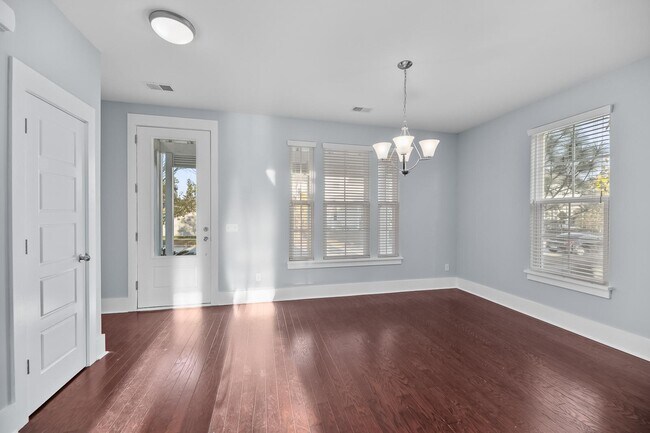Building Photo - 313 Oak Bend St