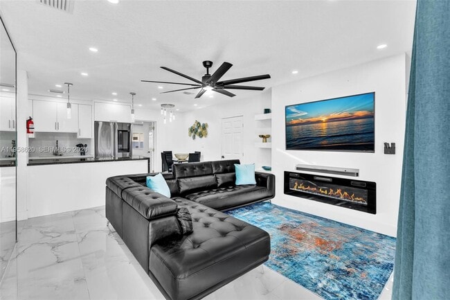 Building Photo - 560 Perviz Ave