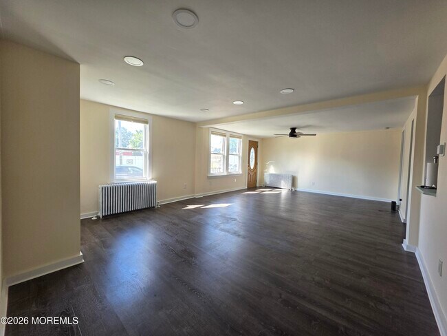 Building Photo - 163 2nd St