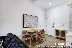 Building Photo - 1115 S Alamo St