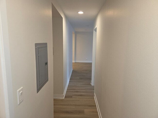 Building Photo - 400 Thames Pkwy