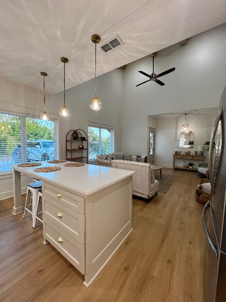 Building Photo - 324 Inwood Dr