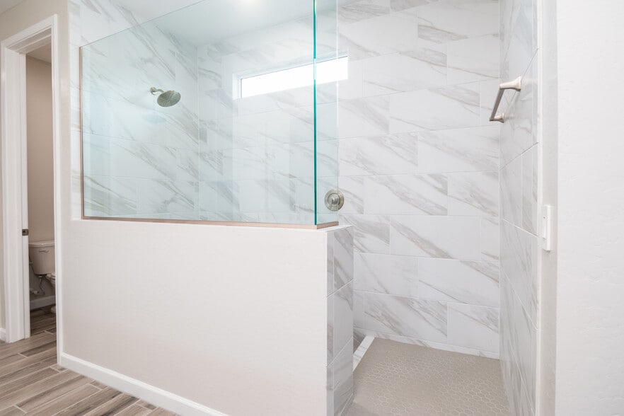 Building Photo - 5128 E Coolbrook Ave