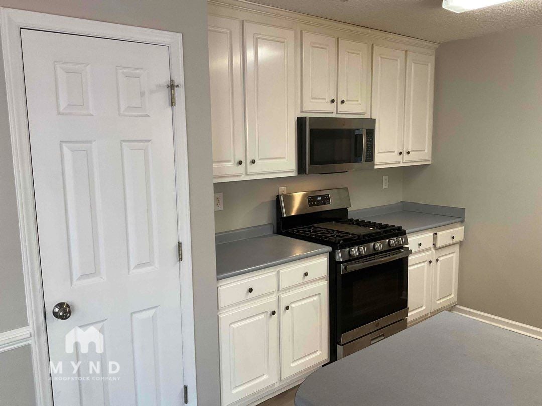 Building Photo - 165 S Ridge Dr