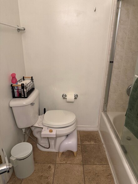 Building Photo - 70 N Main St