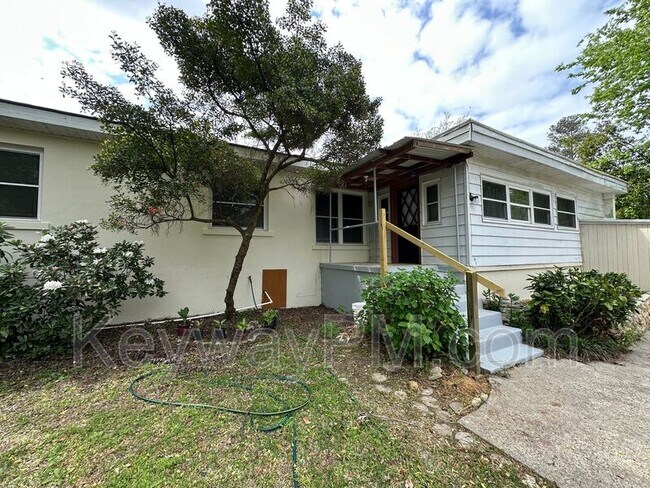 Building Photo - 2423 Brentwood Pl