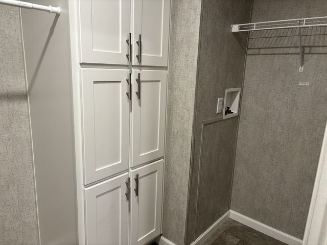 Building Photo - 41 Del Ct W