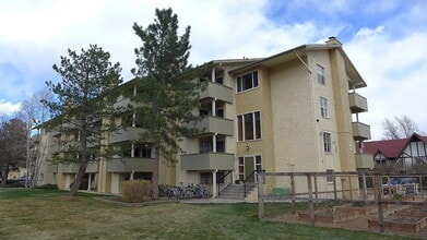 Building Photo - "Charming 2-Bed Condo Oasis in Boulder – Spacious 940 Sq Ft with Modern Comforts!"