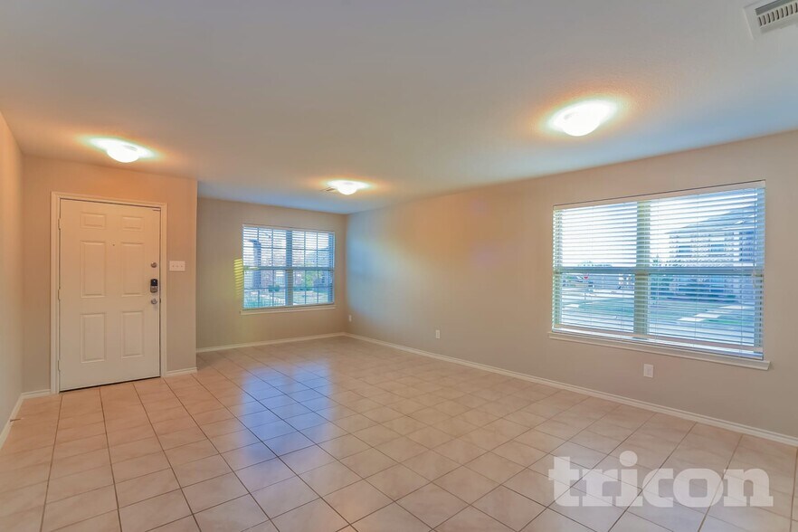 Building Photo - 2511 Glen Hollow Dr