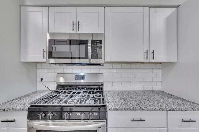 Building Photo - High End Finishes in a Quiet Residential N...