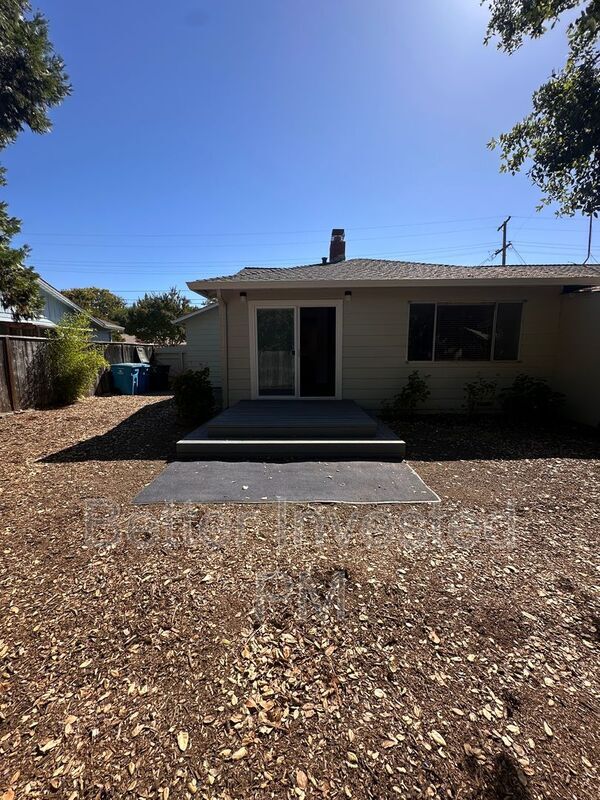 Building Photo - 719 Parkside Dr