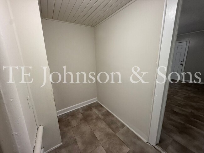 Building Photo - Charming 2 Bedroom Home with Rocking Chair Front Porch Near Downtown Winston-Salem