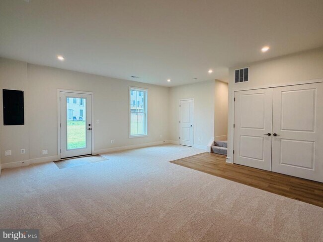 Building Photo - 135 Heyford Dr