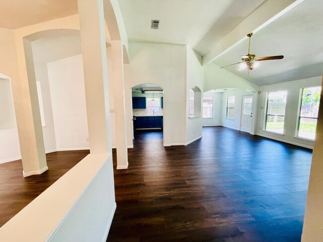 Building Photo - 17002 Summer Hollow Dr