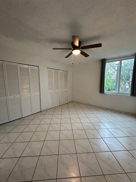 Building Photo - 250 180th Dr
