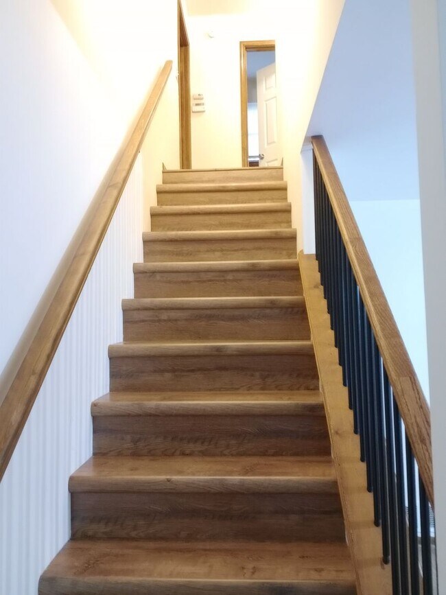 Building Photo - Charming 3 Bedroom, 2 Bath Single Family H...