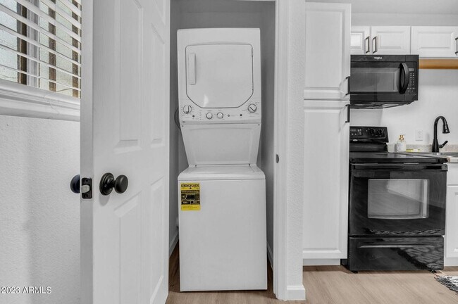 Building Photo - 1505 W McKinley St