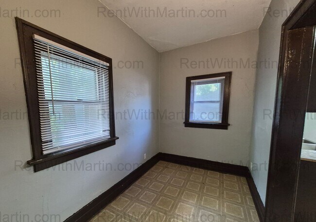 Building Photo - 1128 Mulberry St