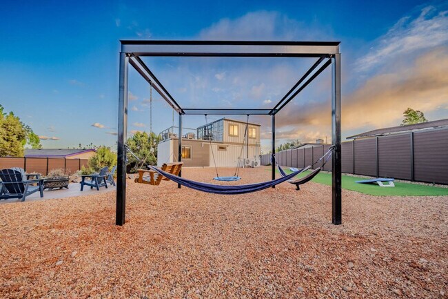 Building Photo - 736 W Rider Dr