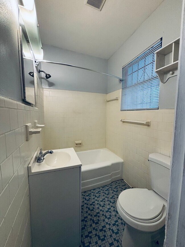 Building Photo - 315 E 37th St