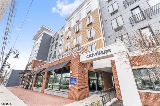 Building Photo - 321 E 3rd St