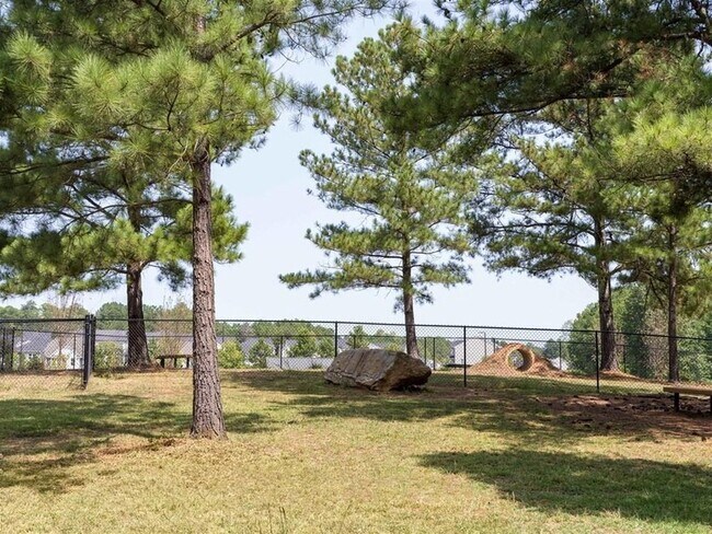 Building Photo - 133 Pyramid Ln