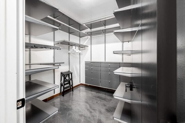 Building Photo - 3929 Paso Del Lagos