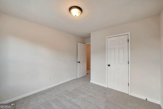 Building Photo - 6338 Hickory Ln Cir