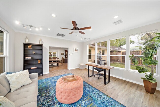 Building Photo - 5802 Effingham Dr
