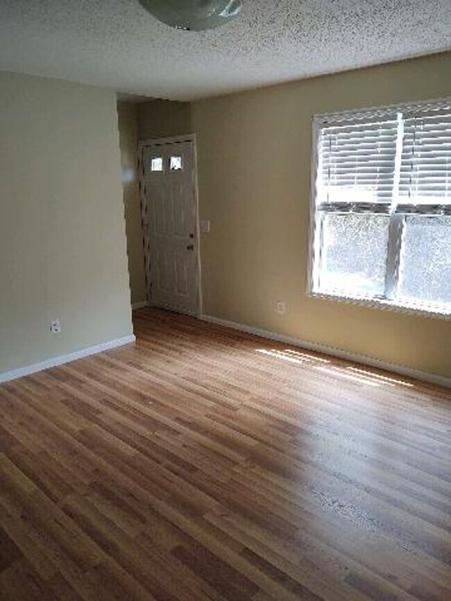 Building Photo - 23 Griffin St