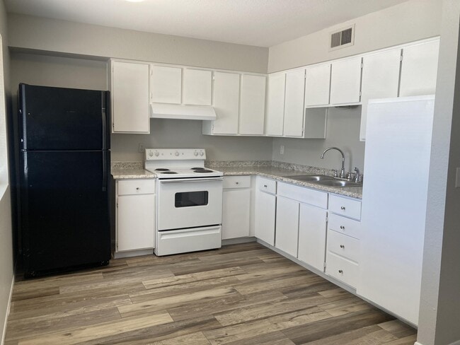 Building Photo - 1010 S Mara Dr