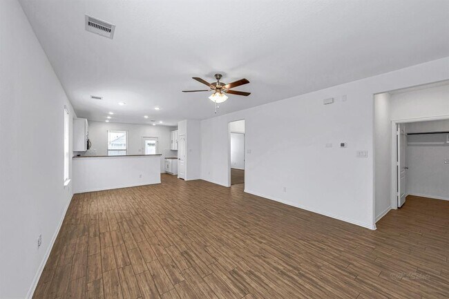 Building Photo - 31319 Whitfield Ct