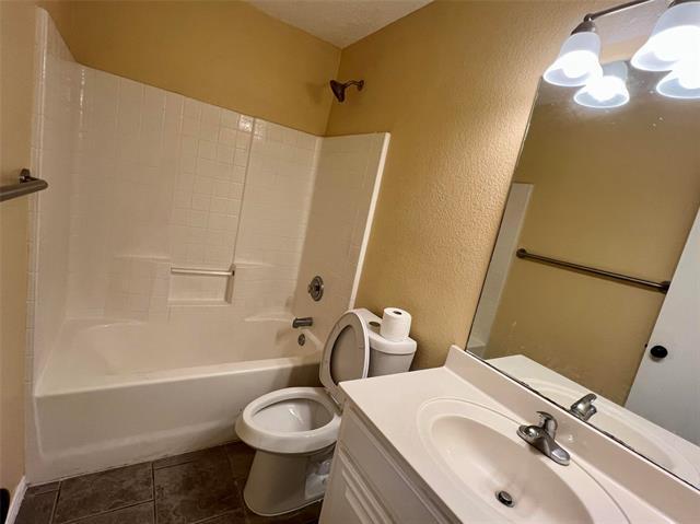 Building Photo - 8012 Splitrail Ct