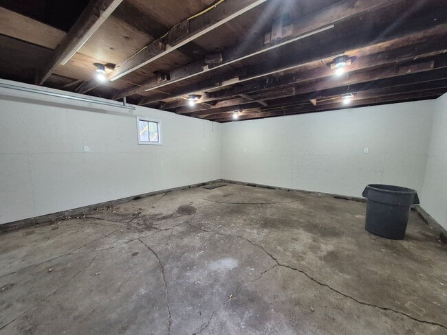 Building Photo - A must see 3-bedroom home!!