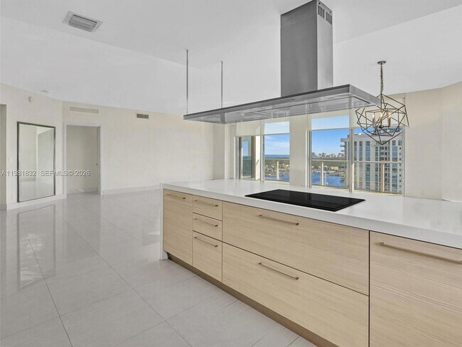 Building Photo - 17301 Biscayne Blvd