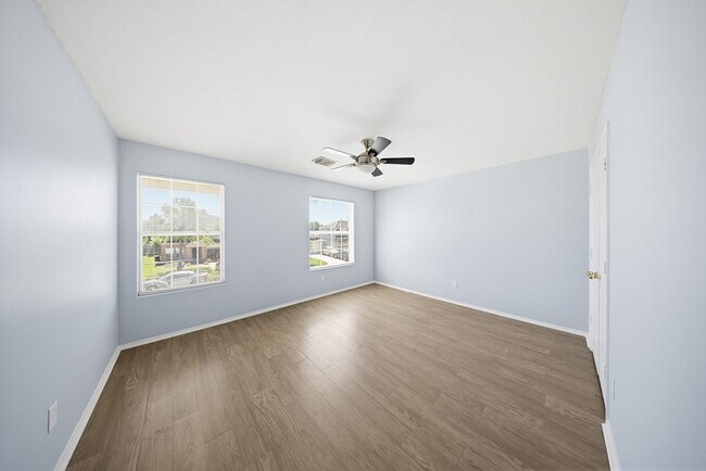 Building Photo - 627 Regal Hollow Ln