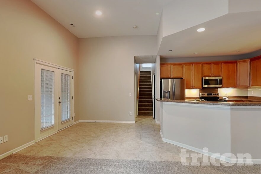 Building Photo - 15609 Carrington Ridge Dr