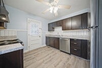 Building Photo - Updated 2-bedroom 1 bath with fenced in yard-PETS allowed-Norfolk