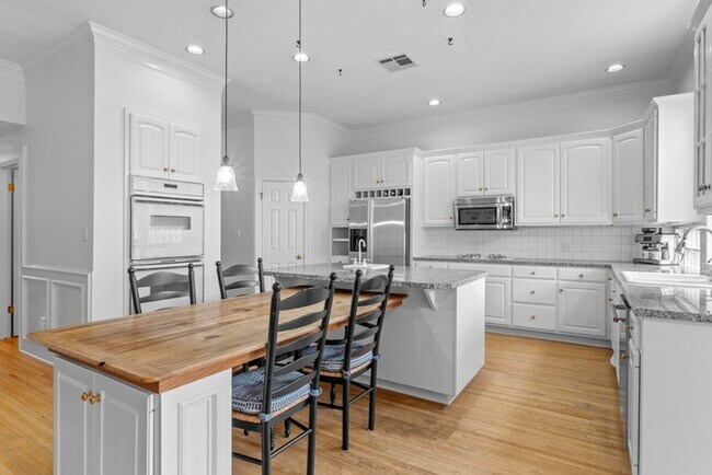 Building Photo - 5305 Cuesta Verde