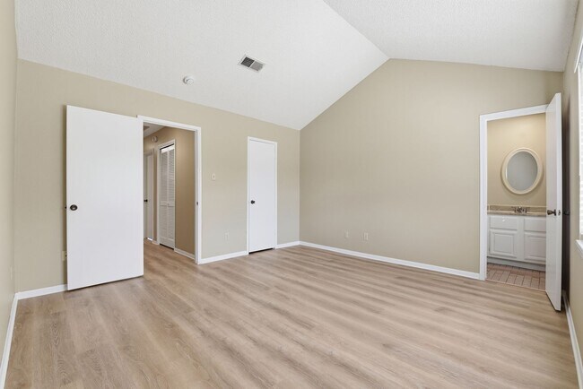 Building Photo - Come see this charming 2-story condo featuring 2 bedrooms and 2.5 bathrooms!