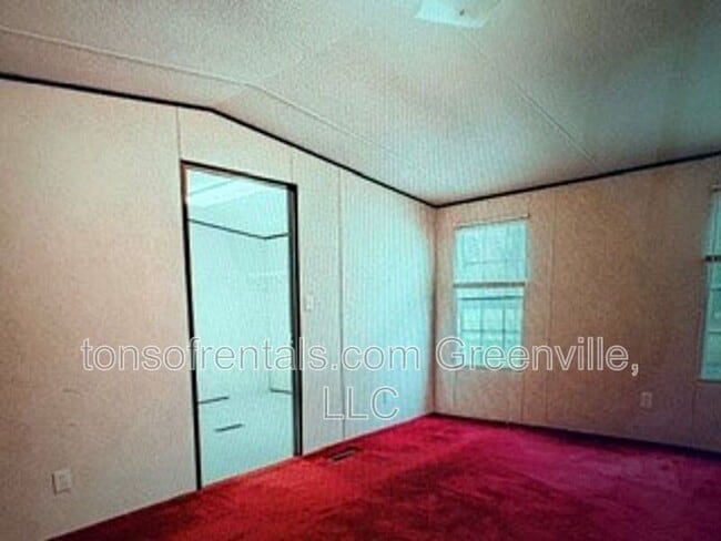 Building Photo - 255 Pine Dr