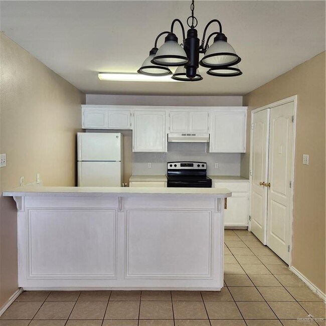 Building Photo - 8 Prosperity Dr