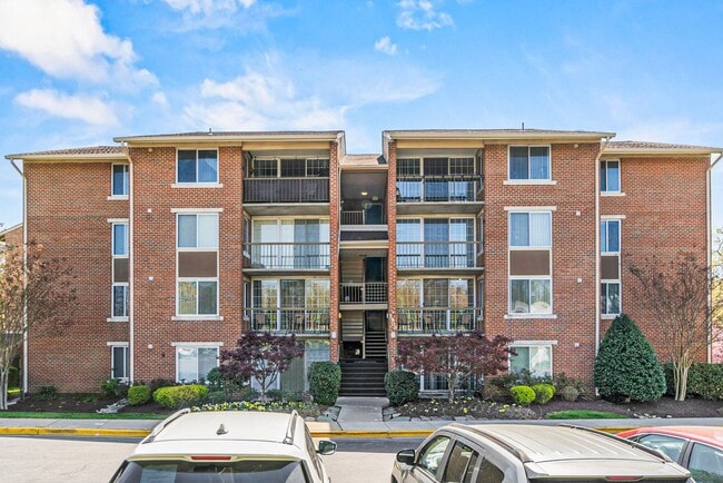 Building Photo - Country Place