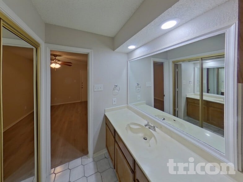 Building Photo - 1637 Woodhall Way