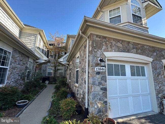 Building Photo - 13846 Greendale Dr