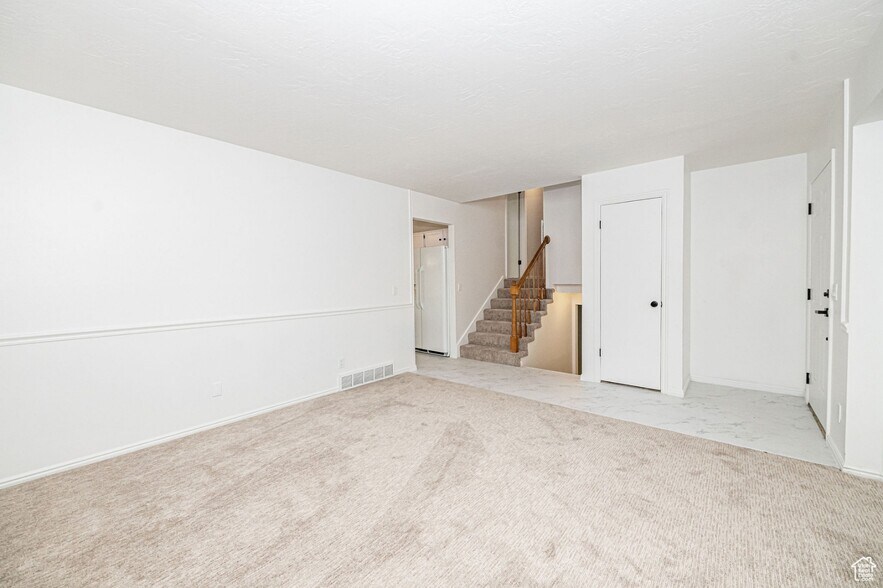 Building Photo - 6329 S Fairwind Dr
