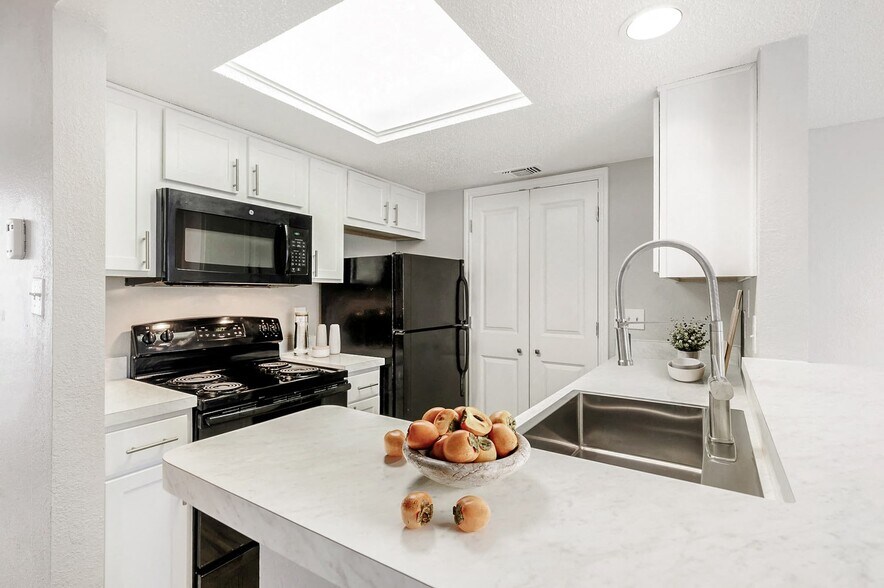 Landmark at Gleneagles 4909 Haverwood Ln Dallas TX 75287 Apartment