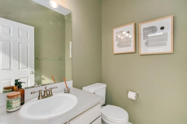 Building Photo - 329 Wyss St