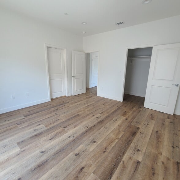 Building Photo - 13826 Bessemer St