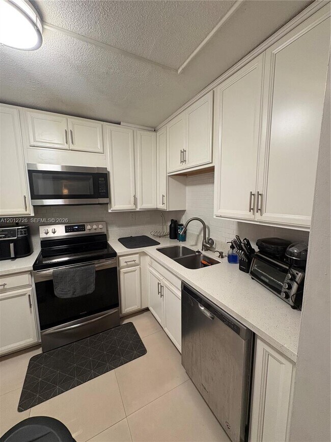 Building Photo - 9531 Seagrape Dr